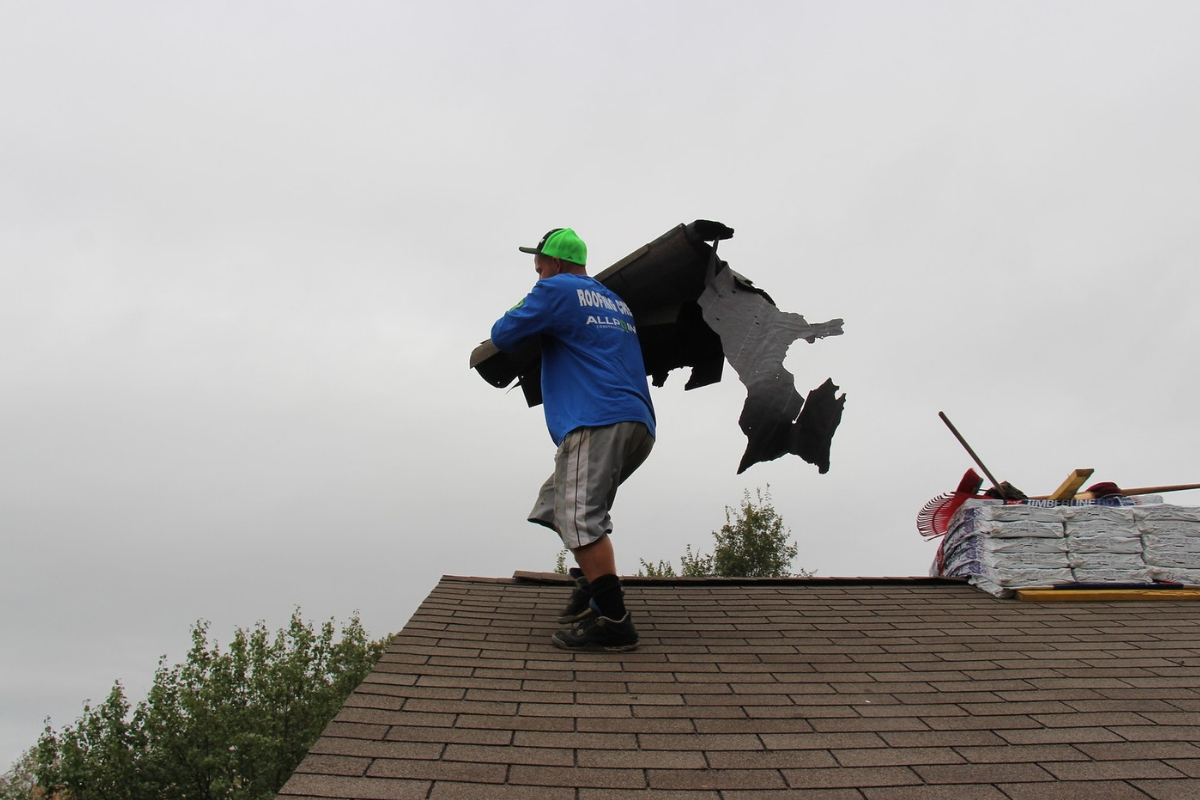 Five Reasons To Call Downriver Roofers For Your Dearborn Heights, MI Roofing Needs